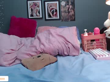 girl
        stephanie_golden cam image #2434754