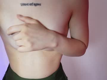 girl
        anna_royal_ cam image #3140790