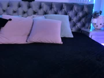 girl
        naomii_soto cam image #4088651