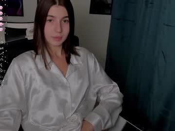 girl
        stacy_cy cam image #3449306