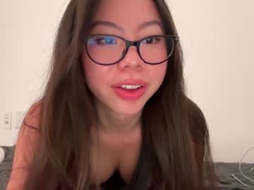 girl
        miakimxo cam image #3410541