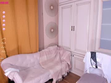 girl
        happiness_call cam image #821607