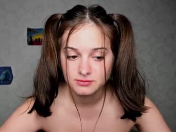 girl
        oladushek18 cam image #2995733