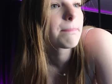 girl
        fortuuuna cam image #3649638