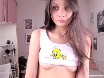 girl
        chloe_holzmann cam image #76301