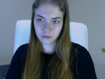 girl
        zoey_deuttch cam image #557474