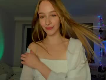 girl
        ssunniness cam image #4000998