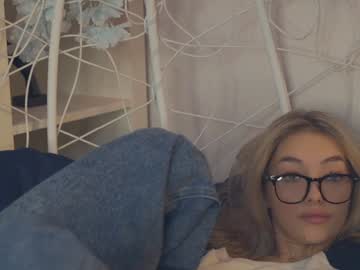 girl
        moiragrise cam image #3882723