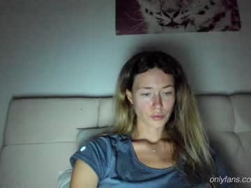 girl
        oksanafedorova cam image #1180999