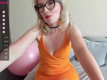 girl
        emilymilf__ cam image #1265433