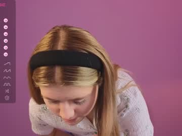 girl
        alisia_spinnet cam image #2112146
