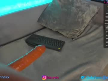 girl
        eveelynnexxx cam image #1086401