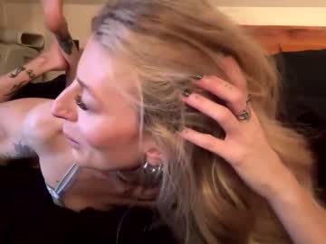 girl
        cheekyleiigh cam image #4048667