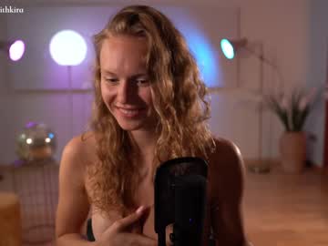 girl
        chillwithkira cam image #1071814