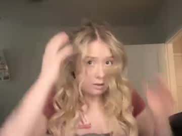 girl
        spadesx86 cam image #4193451