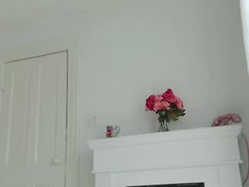 girl
        littlegreekflower cam image #4432009