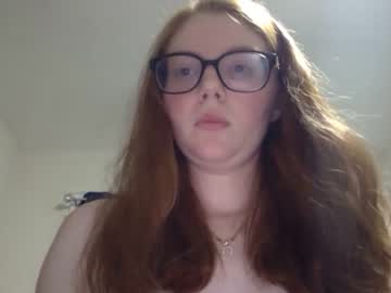 girl
        lexxilust cam image #2546599