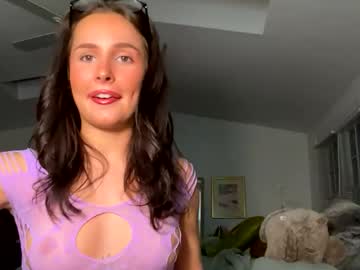 girl
        phe_sloan cam image #3629095