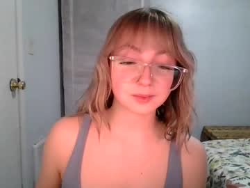 girl
        trinityread cam image #3702495