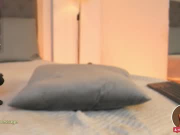 girl
        victoria__rossi cam image #4115040