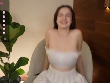 girl
        anne_hatway cam image #1980453
