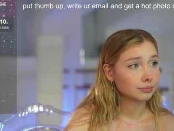 girl
        april_blush cam image #3067681
