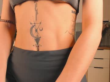 girl
        maxinefoulkes cam image #3870658