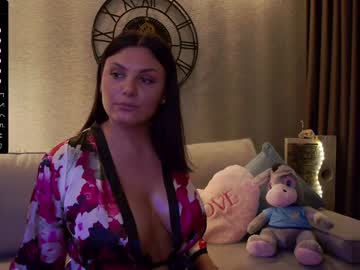 girl
        karrin cam image #1590569