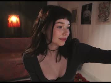 girl
        anntics_ cam image #4265031