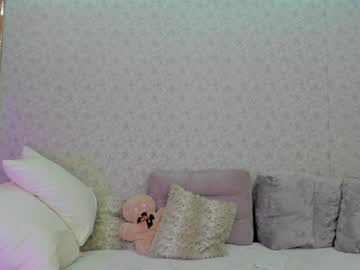 girl
        crystalnut cam image #3765260