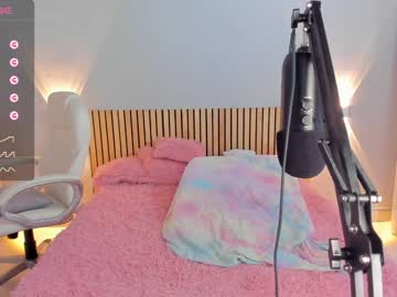 girl
        little_effy18 cam image #1506751