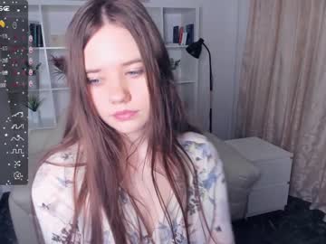 girl
        kristi_zenn cam image #2102063