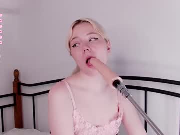 girl
        katherinenichols cam image #4123962
