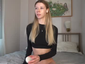 girl
        poisonn_girll cam image #3920944