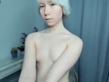 girl
        silvergloss cam image #2090756