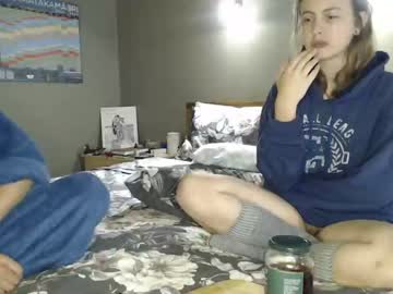 couple
        nzplaytime cam image #174215