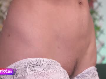 girl
        nicdani_1 cam image #3327362