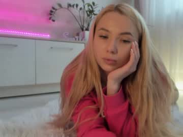girl
        meryfoxxx cam image #829864