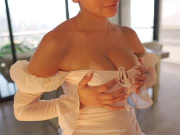 girl
        honeyco57 cam image #2238960