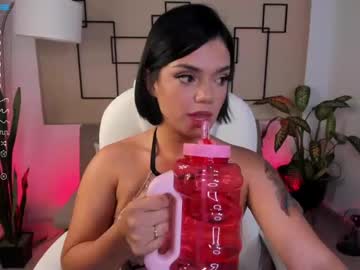 girl
        emaluna_ cam image #1129101