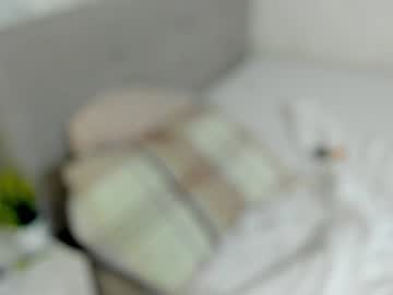 girl
        anniscrumbley cam image #2383919