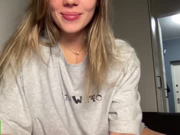 girl
        angel_from_sky cam image #2190492