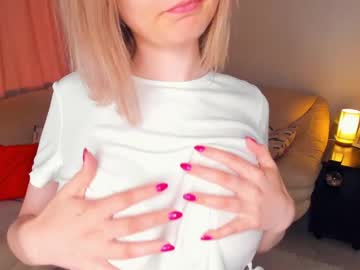 girl
        veronicakraft cam image #3104472