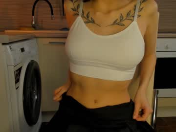 girl
        aimeerogers cam image #922883