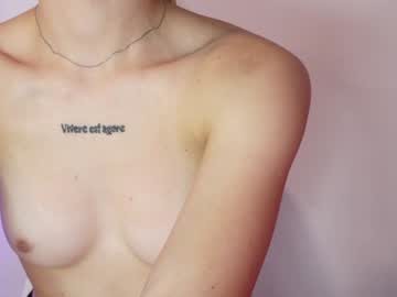 girl
        anna_royal_ cam image #3140901