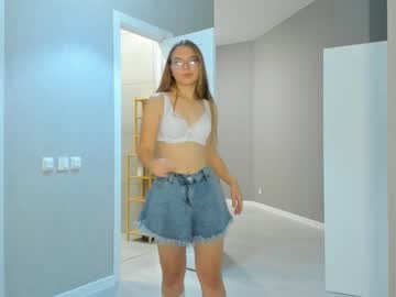girl
        petra_gambell cam image #1865424