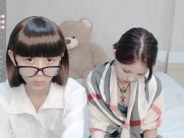 girl
        little_yena cam image #1985341