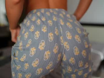 girl
        _ayya cam image #3530470