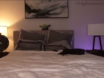 couple
        ari_lovexo cam image #103771