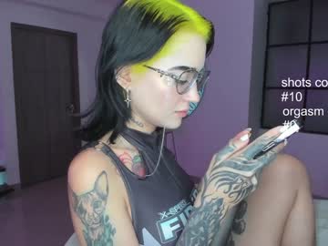 girl
        lonelly_lolly98 cam image #2498275